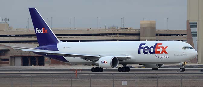 Fedex Express Boeing 767-3S2F N124FE, Phoenix Sky Harbor, December 23, 2015